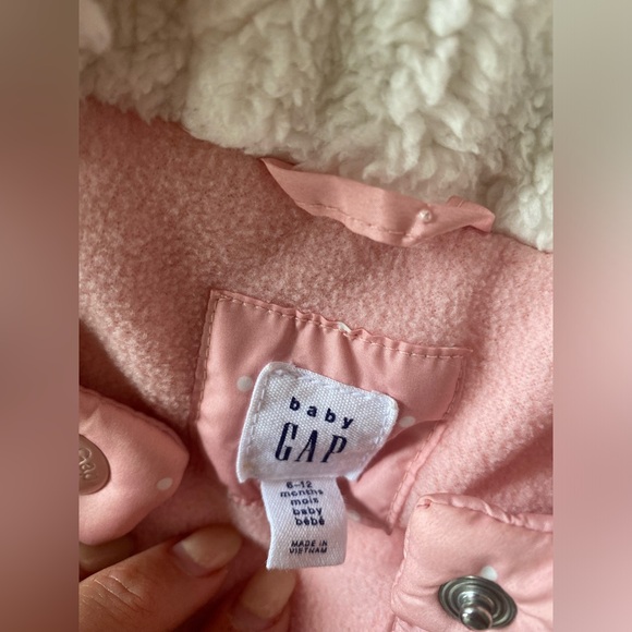 GAP, puffer jacket, pink in great condition. Barely worn - Picture 3 of 3